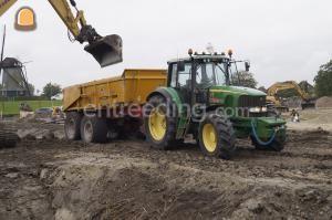 Tractor met gronddumper Omgeving Goes