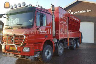 Grondzuigwagen met bedien... Omgeving Land van Cuijk