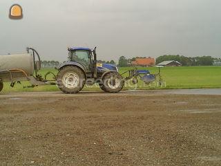 Tractor + veegmachine Omgeving Middenmeer