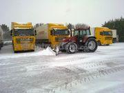 Sneeuwschuiven Tractor met grond/sneeuwschuif