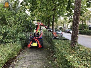 Tractor met Heggenknipper Omgeving Alphen a/d Rijn