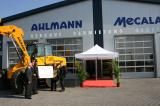 Ahlmann ontvangt een unieke gravure van de Ahlmann fabriek