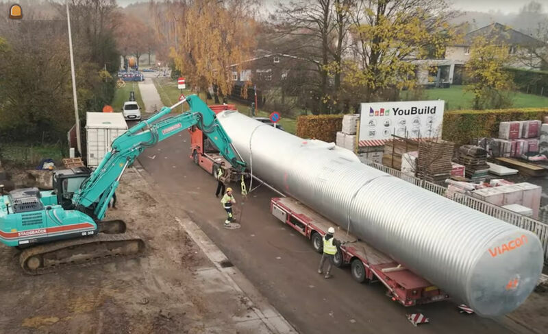 De tank is 20 meter lang en heeft een capaciteit van maar liefst 100 000 liter