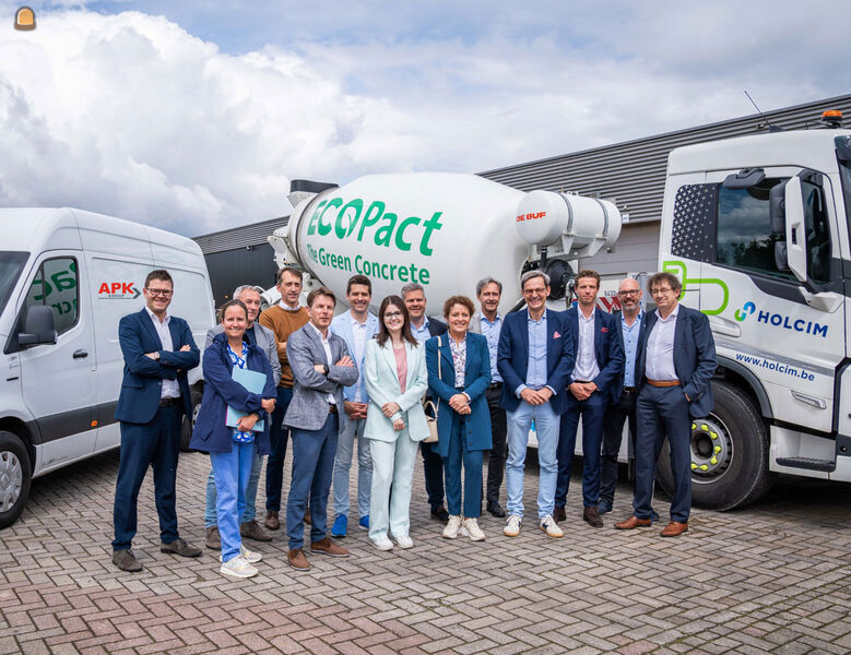 vol-elektrische bestelwagen van APK Group en vol-elektrische betonmixer van Holcim