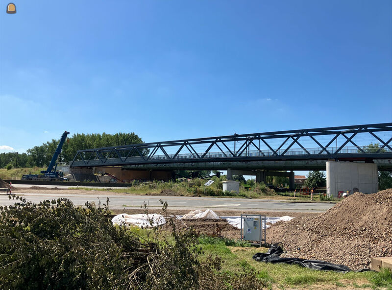 Stalen constructie van 270 ton met een lengte van 145 m