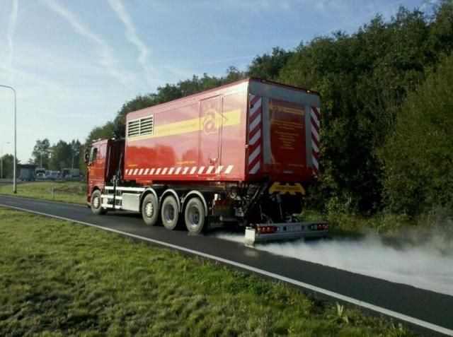 AWS 300 heetwater wegdekreiniger voor ADJ Milieutechniek uit Werkendam