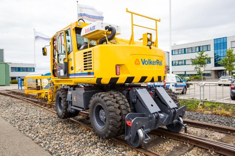 Atlas 160WSR en 180WSR Railrijdende mobiele graafmachines  voor VolkerRail Dordrecht