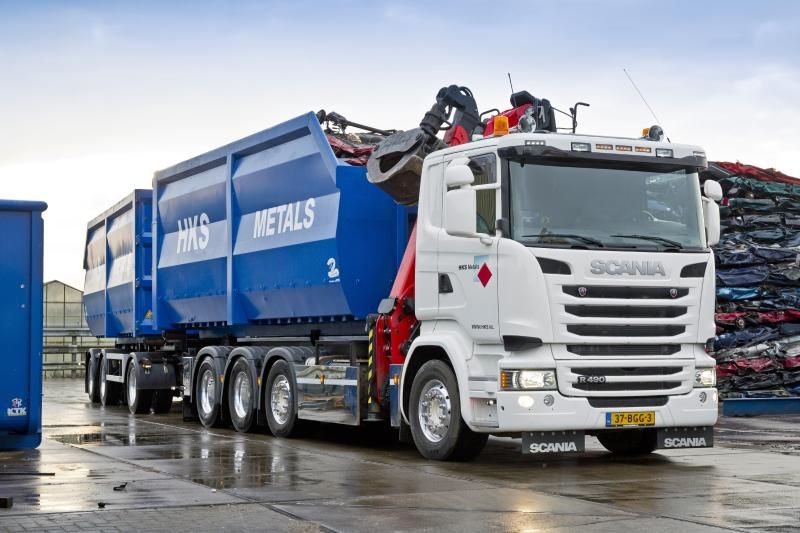 Scania R490 8x2/4 met afzetsysteem voor HKS Metals uit Amsterdam