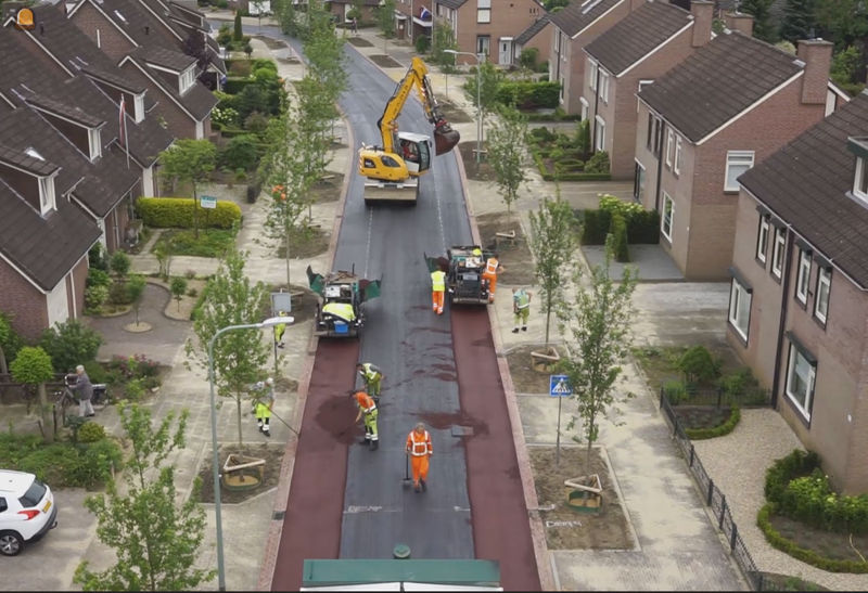 asfaltwerken van Hoogmartens Wegenbouw met drone gefilmd