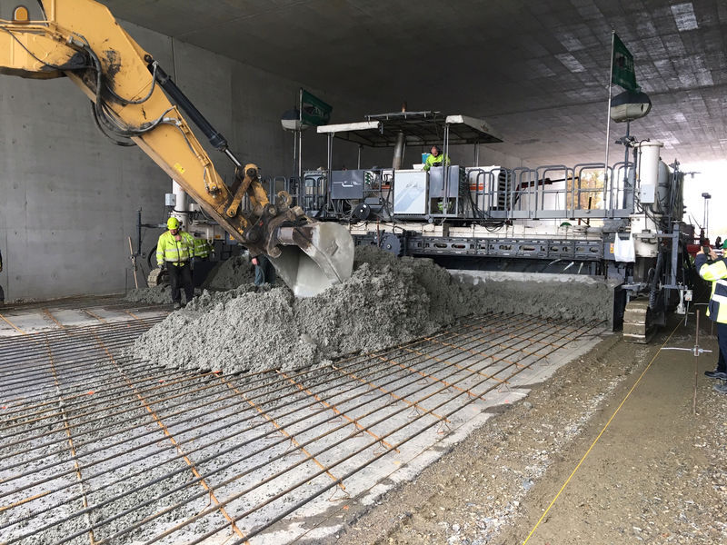 ontsluitingsweg van Couvin E420/N5 - aanleg betonverharding door TRBA