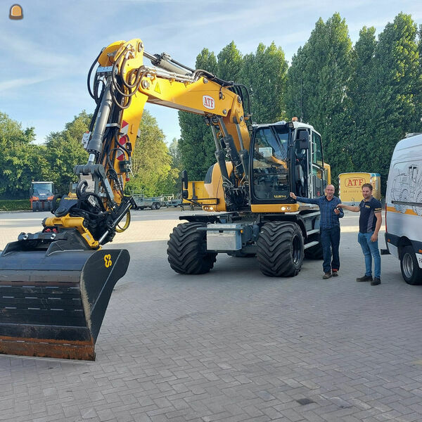 Machinist Marcel mocht na de bouwvakantie dadelijk aan de slag met de gloednieuwe machine