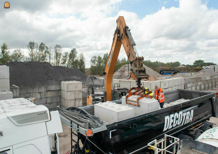 transport bouwmaterialen door firma Decotra uit Tielt