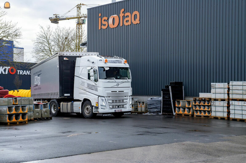 Met de derde nieuwe Volvo zal Decotra o.a. Isofaq bedienen